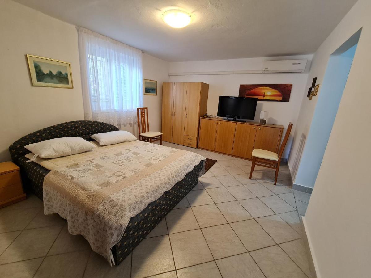 Apartma Pina Apartment อิซอลา ภายนอก รูปภาพ