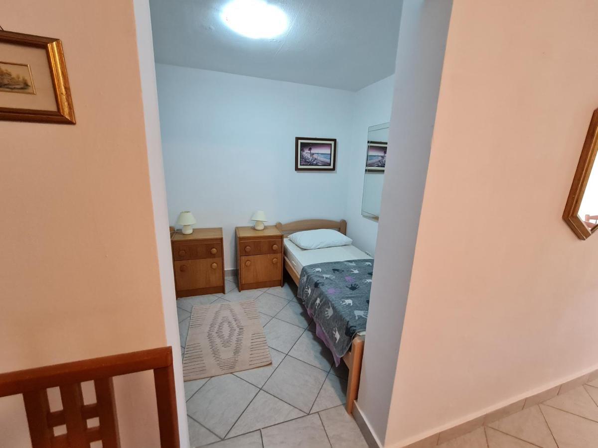 Apartma Pina Apartment อิซอลา ภายนอก รูปภาพ